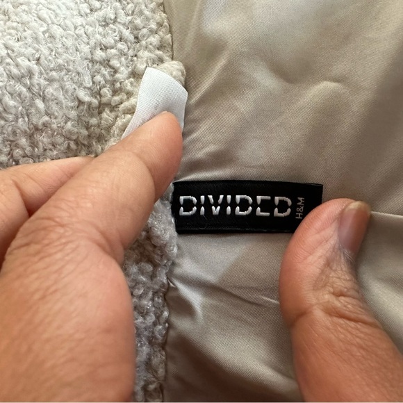 H&M Lightweight Beige Shearing Textured Button Front Shacket Jacket Size: Small - Picture 7 of 15